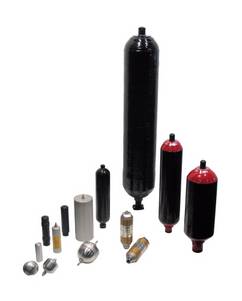 Weight-reduced hydraulic accumulator